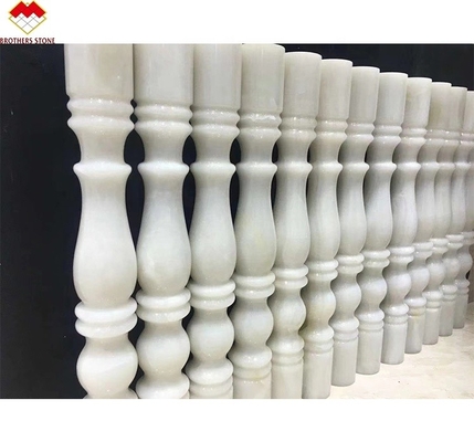 Standaard of op maat gemaakte grootte Wit Onyx Marmer Alabaster Trapbaluster voor luxe huizen