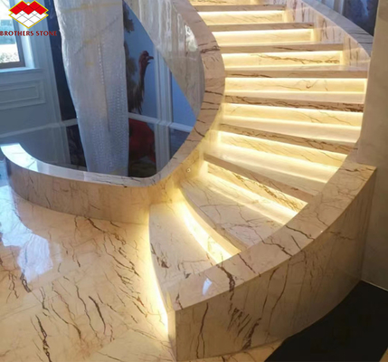 Interieur trappen en vloer tegels Solfitel goud marmer grote plaat in moderne natuurlijke stijl