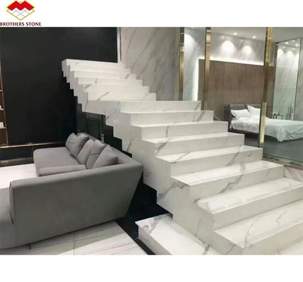 Verbeter het interieur van je hotel met moderne trappen van kunststeen