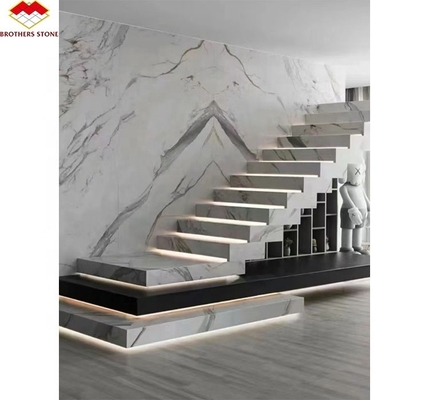 Verbeter het interieur van je hotel met moderne trappen van kunststeen