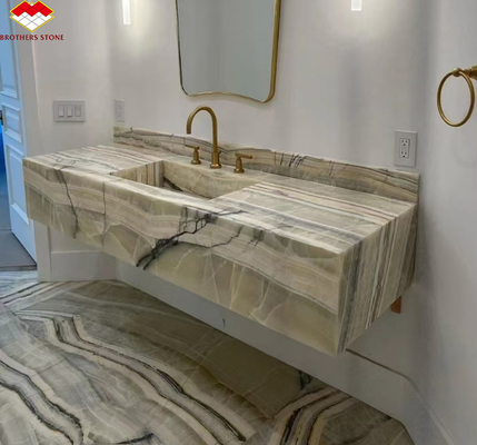 Hotel badkamer wandpaneel en vanity bassin met wasbak gemaakt van natuursteen onyx marmer