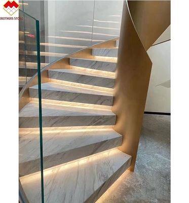 Moderne LED-licht achter de anti-glijdende binnentrap met kristalwit marmeren ontwerp FOB