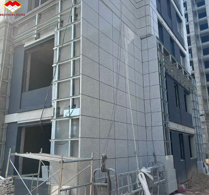 Moderne Chinese grijs granitstenen fineer op maat gesneden voor buitenwandbekleding