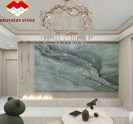 Moderne hotel eettafel met gepolijst groen marmeren oppervlak en custom graphic design