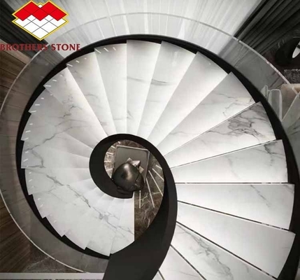 Hotel Indoor Marble Staircase met modern spiraal gebogen ontwerp en maatoptie