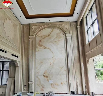 Moderne witte onyx marmeren muur met boekmatching-platen voor aangepaste natuurlijke stenen decoratie