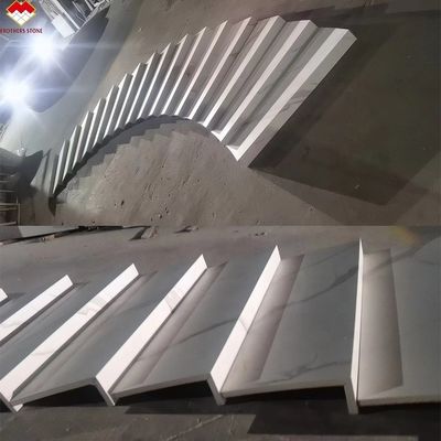 Anti-slip Groove Trappen Calacatta Patronen Gesinterde stenen trappen met LED-verlichting
