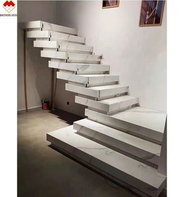 Gepersonaliseerde gepolijste of matte Calacatta witte marmerlook porseleinen tegels Trappen Mohs 6-7 hardheid