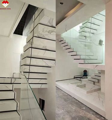 Gepersonaliseerd ontwerp gepolijst calacatta witte marmer look porseleinen tegel trappen mat gesinterd stenen trap trappen en risers