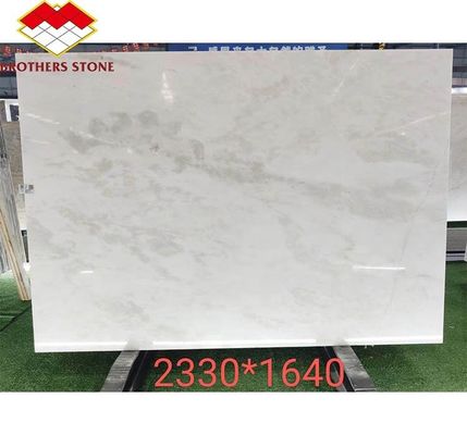 Moderne Royal White Onyx geslepen marmeren plaat op maat gesneden grafische ontwerpoplossing voor wandpaneel en eettafel set