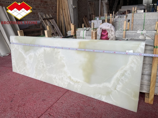Luxe moderne binnenshuis spiraal en rechte onyx trappen smaragd groen licht groen onyx achtergrondverlichting interieur steen voor trappenontwerp