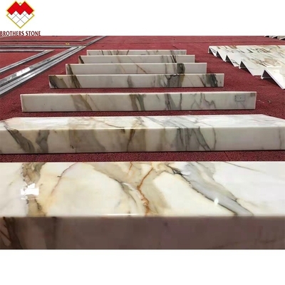 Gepolijste Calacatta Gouden Trappen in Italië Marmeren trappen in modern luxe stenen interieur