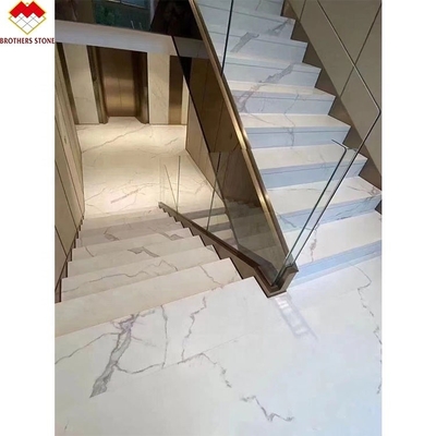 Europese ontwerp Witgrijze korrels Marmeren gesneden trappen Treppen en stijgers Moderne stijl Rechte staal Decoratieve binnentrappen