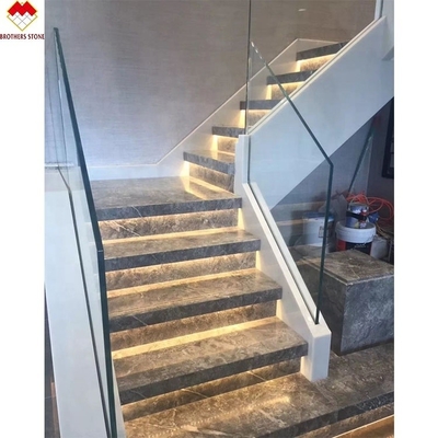 Europese ontwerp Witgrijze korrels Marmeren gesneden trappen Treppen en stijgers Moderne stijl Rechte staal Decoratieve binnentrappen