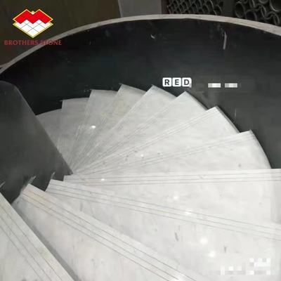 Persoonlijke grootte Europees ontwerp Interieur Wit marmer gesneden trappen treppen en risers