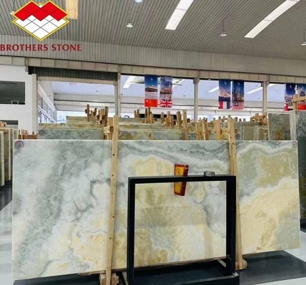 Moderne achtergrondverlichting Groene onyx steenplaat 30 mm dikte voor grafische woonkamer Jade muur