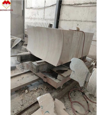 Moderne houtkorrel Corinthian marmeren zuil bekleding voor op maat gemaakte villa verbeteringen