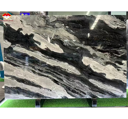 Calcite marmer moderne trapontwerp met luxe Braziliaanse kosmische zwarte granietplaat