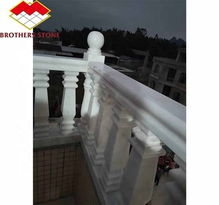 Gepolijst oppervlak Afgesloten handrail kolom voor huisdecoratie in Guangxi Wit marmer
