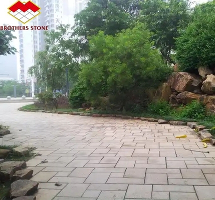 Natuurlijke geplaveide stenen Chinese graniet op maat gesneden voor moderne buitenparken in Yunfu
