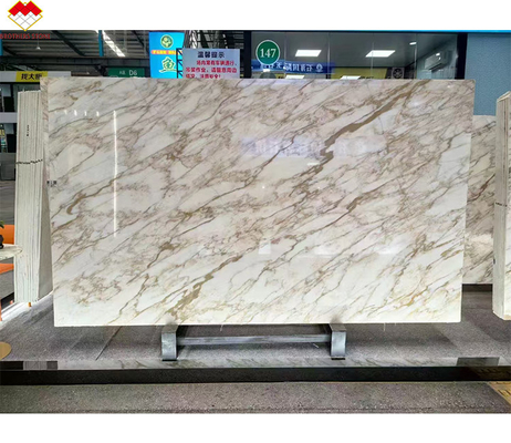 Steenvormige grote plaat Unieke gouden ader Calacatta Gouden marmer voor hotelwandbekleding