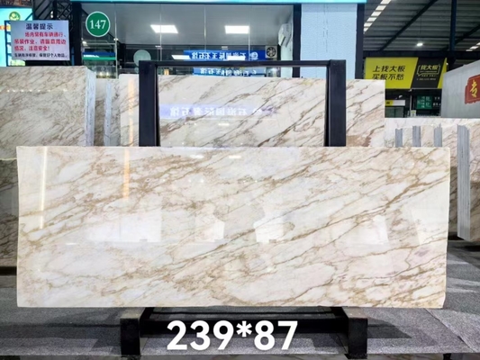 Steenvormige grote plaat Unieke gouden ader Calacatta Gouden marmer voor hotelwandbekleding