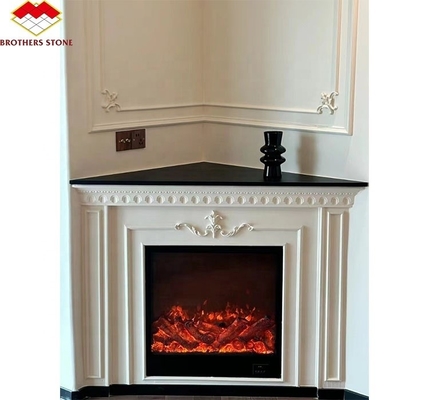 Moderne Italiaanse marmeren open haard mantel binnen decoratieve stenen open haard in graniet