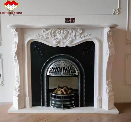 Moderne Italiaanse marmeren open haard mantel binnen decoratieve stenen open haard in graniet