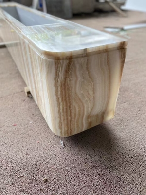 Gepersonaliseerde witte onyx marmeren tv-tafel stand set Hout-look midden tafel met witte houten aders Elegante woonkamer meubels