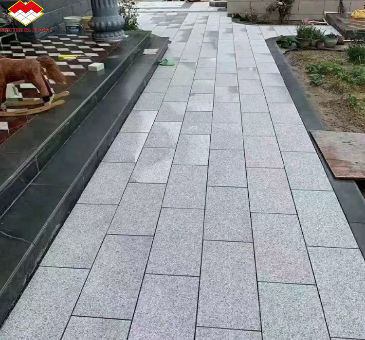 Broeders Steen Vlamde Grauwe Granit Slab Paving Tiles voor geslepen natuurlijke steen oprit
