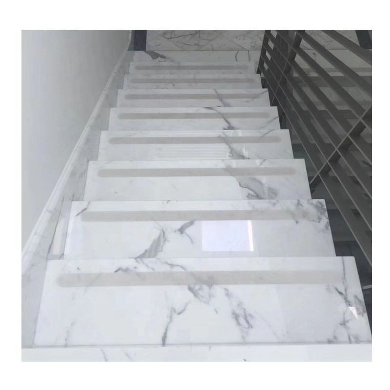 Hoog gepolijst modern ontwerp Calacatta Wit marmeren trappen en trappen voor een villa binnen